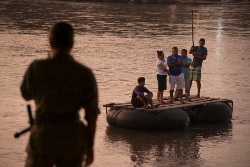 Contención de migrantes no afecta imagen de López Obrador
